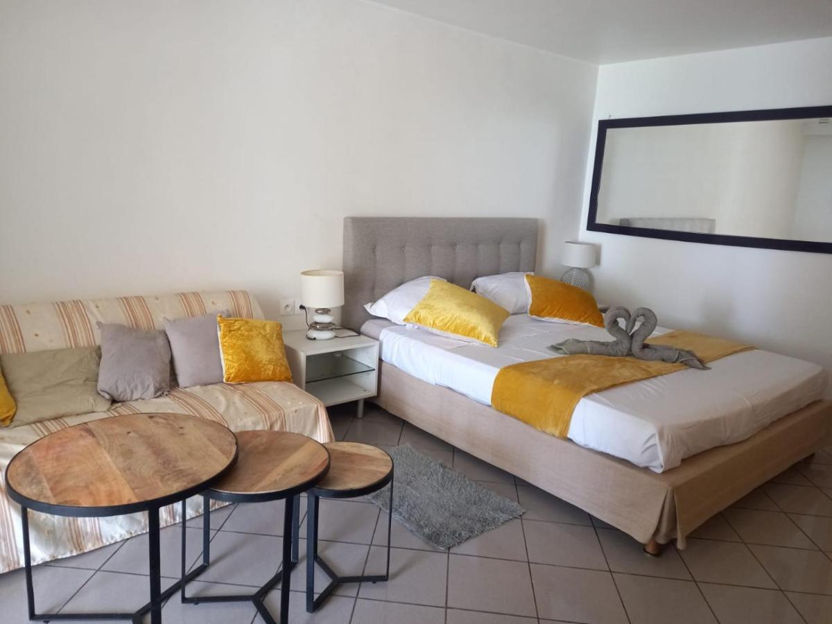 Grand Studio De 41 M², Vue Mer Et Jardin Tropical. Le Gosier  Eksteriør billede
